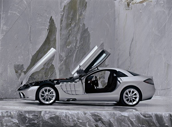 Mercedes-Benz_SLR_McLaren_6.jpg